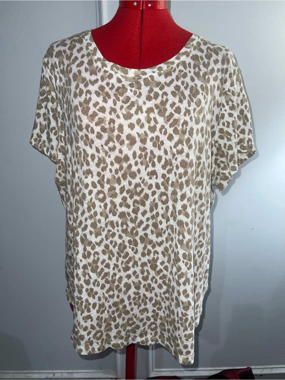 Old Navy Every Wear Beige Leopard Print Short Sleeve Tee size XL